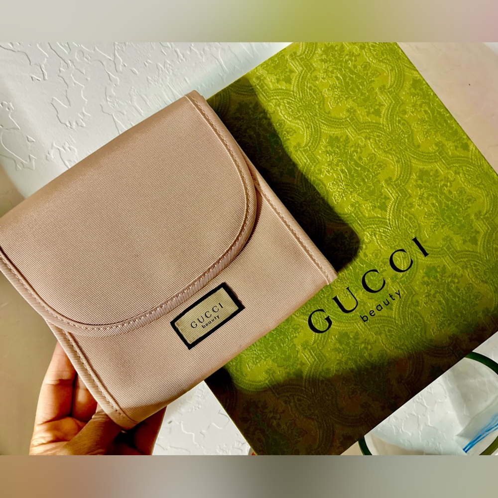 Gucci Pink Pouch (BRAND NEW)